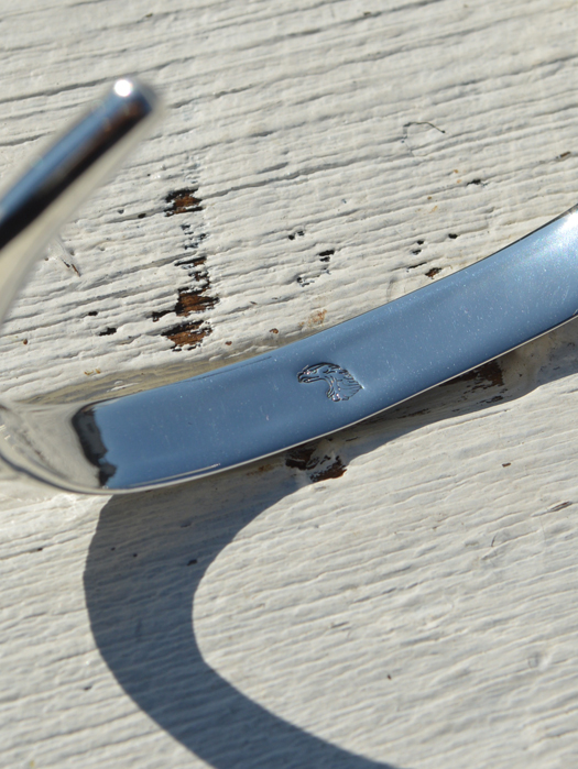 BR-0083 TRIANGLE TAPERED END BRACELET (LEAF)