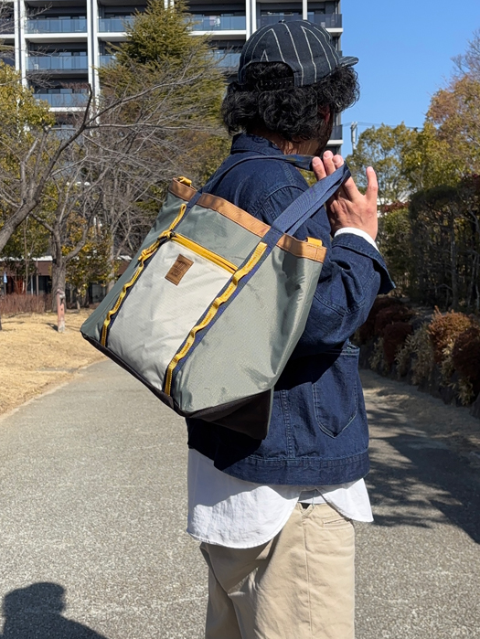 MOUNTAIN UTILITY TOTE BAG