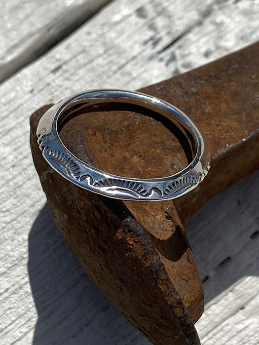 EXTRA THIN TRIANGLE RING (LEAF)