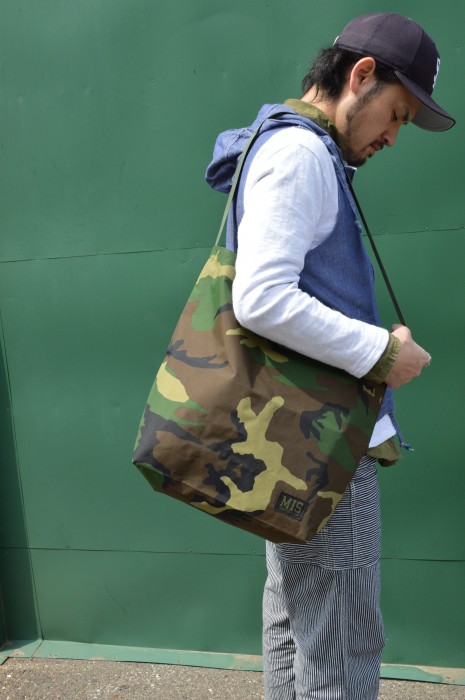 WATERPROOF CARRYING BAG