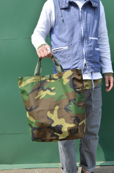 WATERPROOF CARRYING BAG