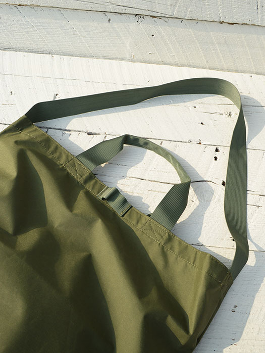 WATERPROOF CARRYING BAG