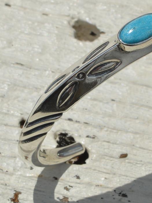 BR-0108 TRIANGLE TAPERED END BRACELET (TURQUOIS)