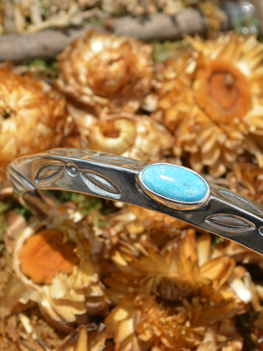 BR-0108 TRIANGLE TAPERED END BRACELET (TURQUOIS)