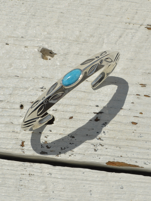 BR-0108 TRIANGLE TAPERED END BRACELET (TURQUOIS)