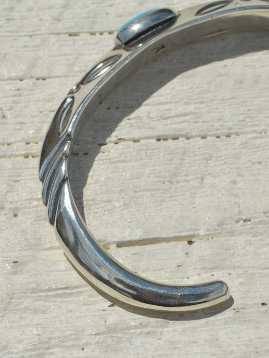 BR-0108 TRIANGLE TAPERED END BRACELET (TURQUOIS)