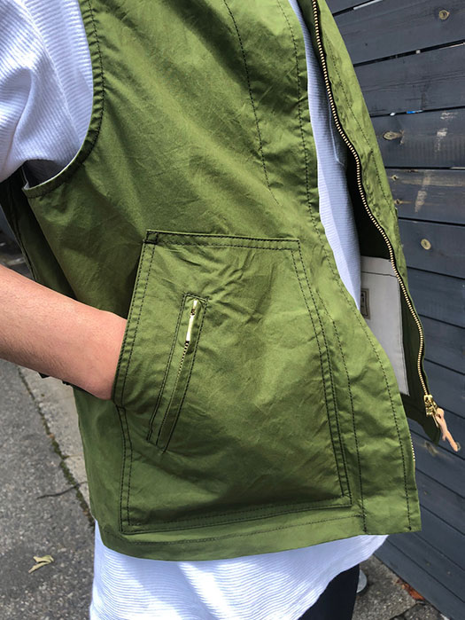 TRAVEL VEST