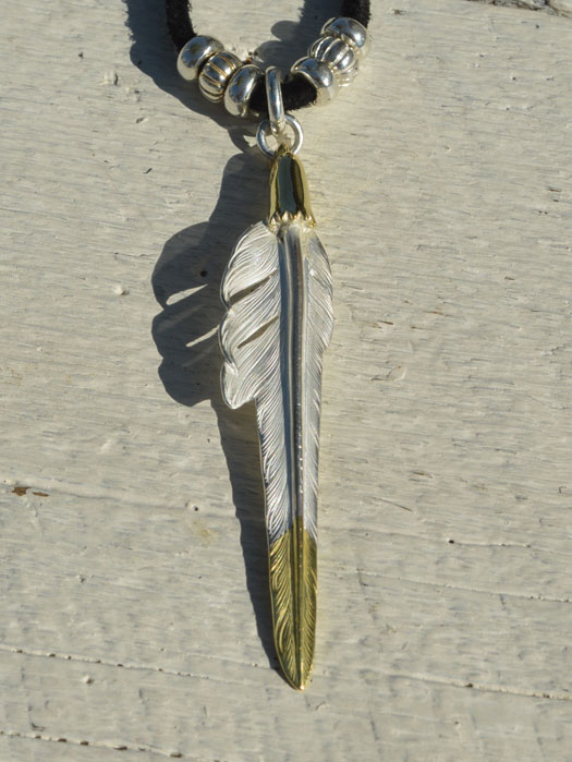 EFNL-0048　EAGLE HEAD KAZEKIRI FEATHER PENDANT No. 48 (18K GOLD ACCENT)