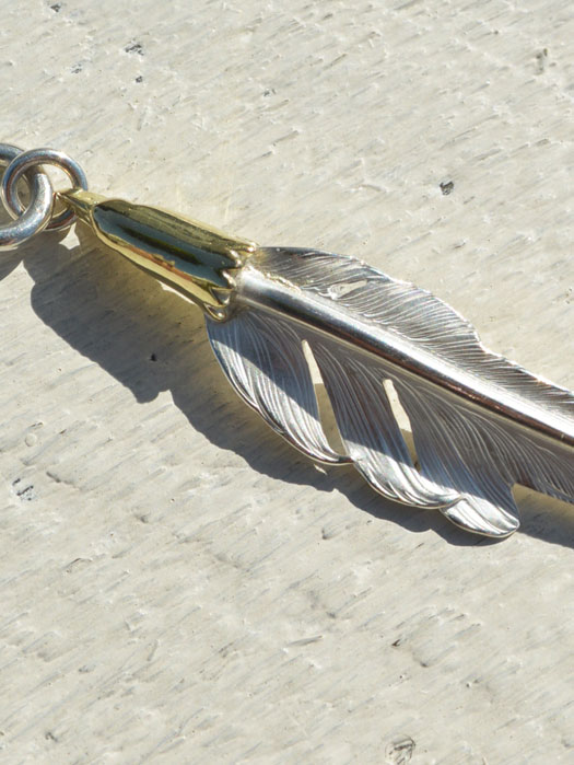 EFNL-0048　EAGLE HEAD KAZEKIRI FEATHER PENDANT No. 48 (18K GOLD ACCENT)