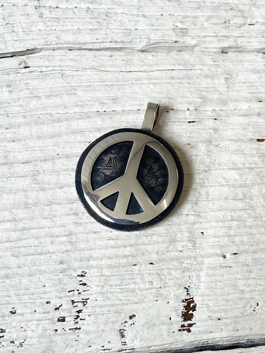 【Fernand Puhuhefvaya】 Overlay Peace symbols Pendant