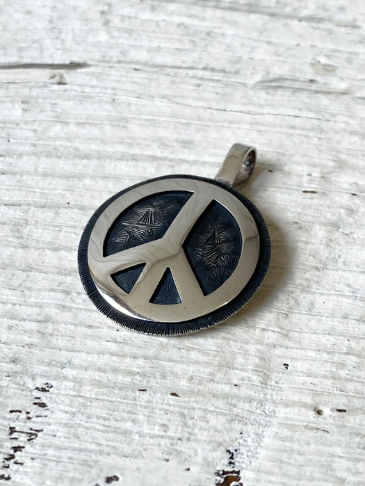 【Fernand Puhuhefvaya】 Overlay Peace symbols Pendant