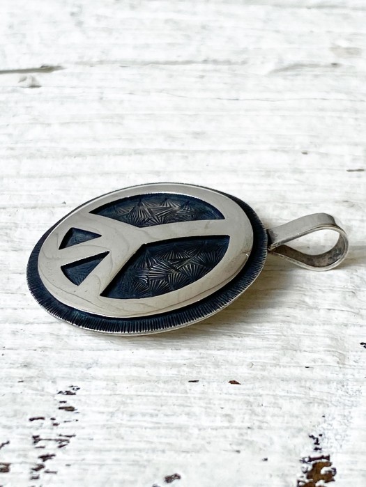 【Fernand Puhuhefvaya】 Overlay Peace symbols Pendant