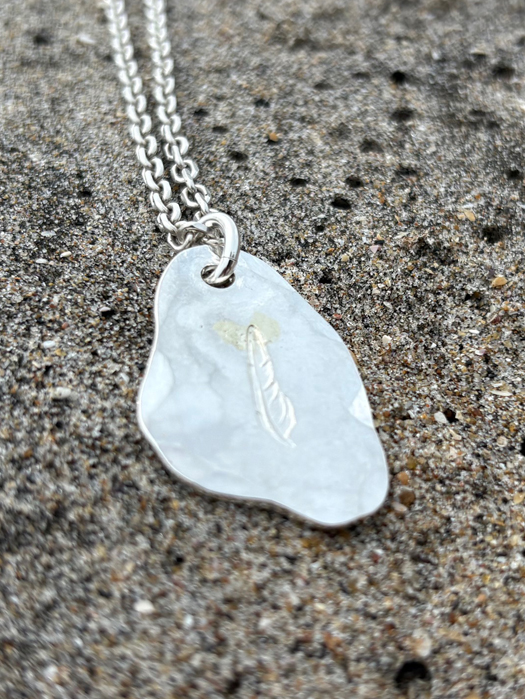 EFNL-0055 KAZEKIRI FEATHER STAMPED PENDANT No. 55 (18K GOLD ACCENT)