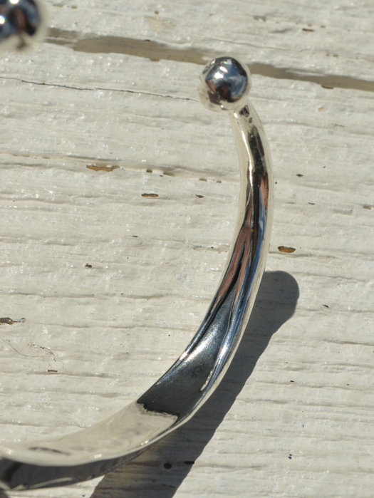 BR-0084 TRIANGLE TAPERED END BRACELET (NAJA)