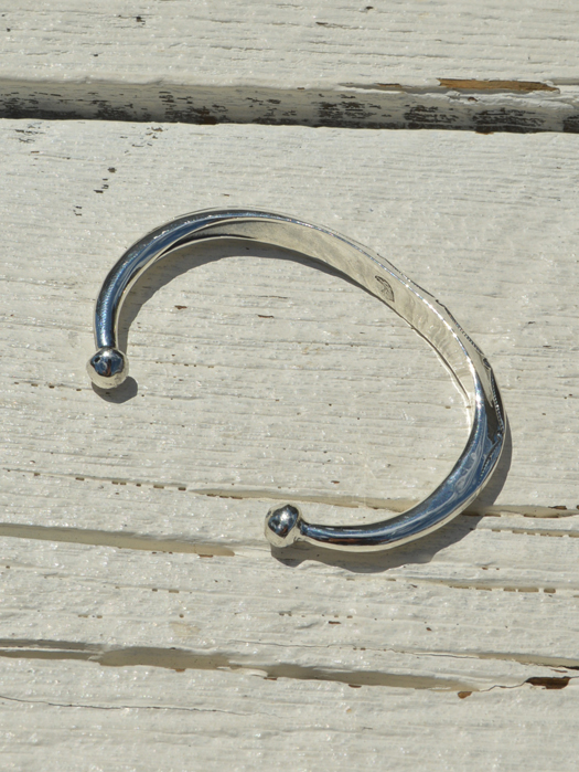 BR-0084 TRIANGLE TAPERED END BRACELET (NAJA)