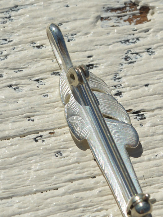 EFOT-0001 KAZEKIRI FEATHER PIN “small”