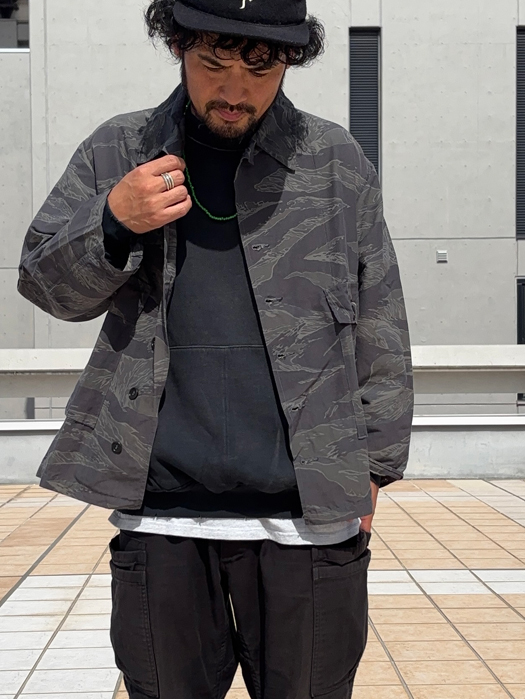 【MOOJI MOOJI】 Oversize Kangaroo Pocket Crew