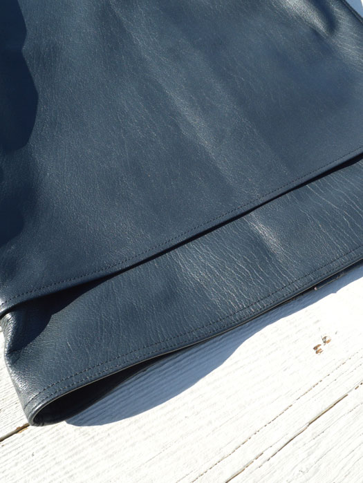 Cruzer 8 (goatskin)　“Navy”